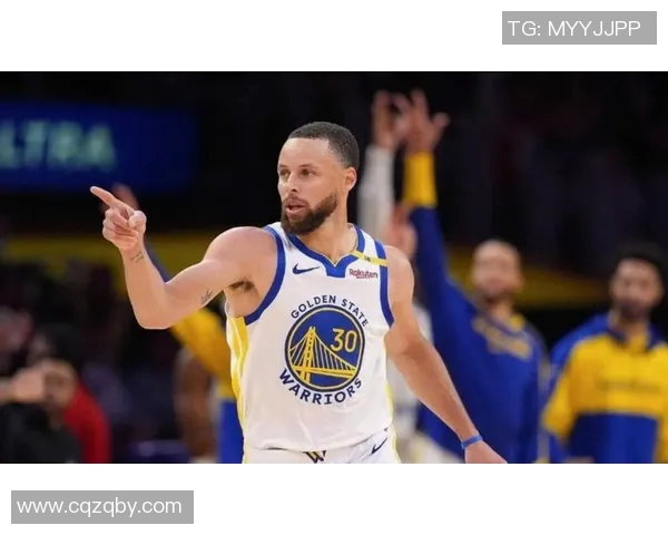 勇士与魔术对决库里精彩集锦回顾展现超级球星的绝佳表现