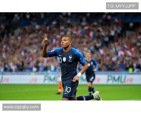 哈兰德与姆巴佩欧冠巅峰对决引发全球球迷热议与期待