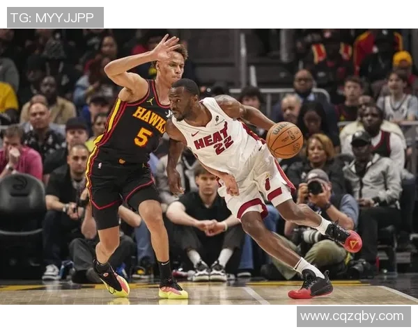 老鹰与灰熊小乌鸦的激烈对决展现篮球魅力与团队精神的巅峰时刻