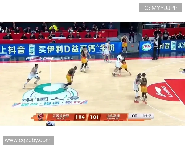 山西与江苏篮球队激战正酣精彩对决引发球迷热议与期待
