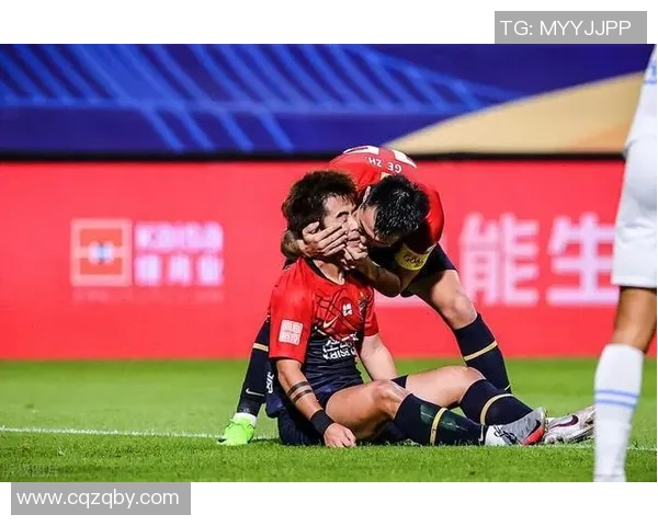 深圳队与大连人比赛中意外担架事件引发的思考与讨论